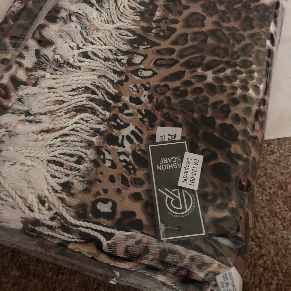 Leopard wrap - Picture 6 of 6